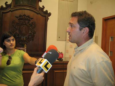 El edil de Agricultura, ngel Meca, ha explicado que el da 15 comienza el reparto de productos para erradicar la mosca de la fruta